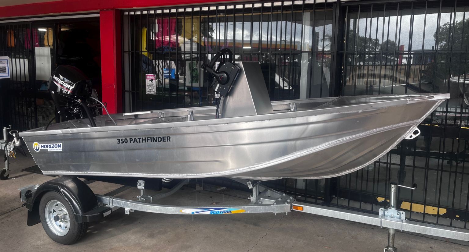 Horizon 350 Pathfinder Centre Console Package with Mercury 15hp 4 stroke