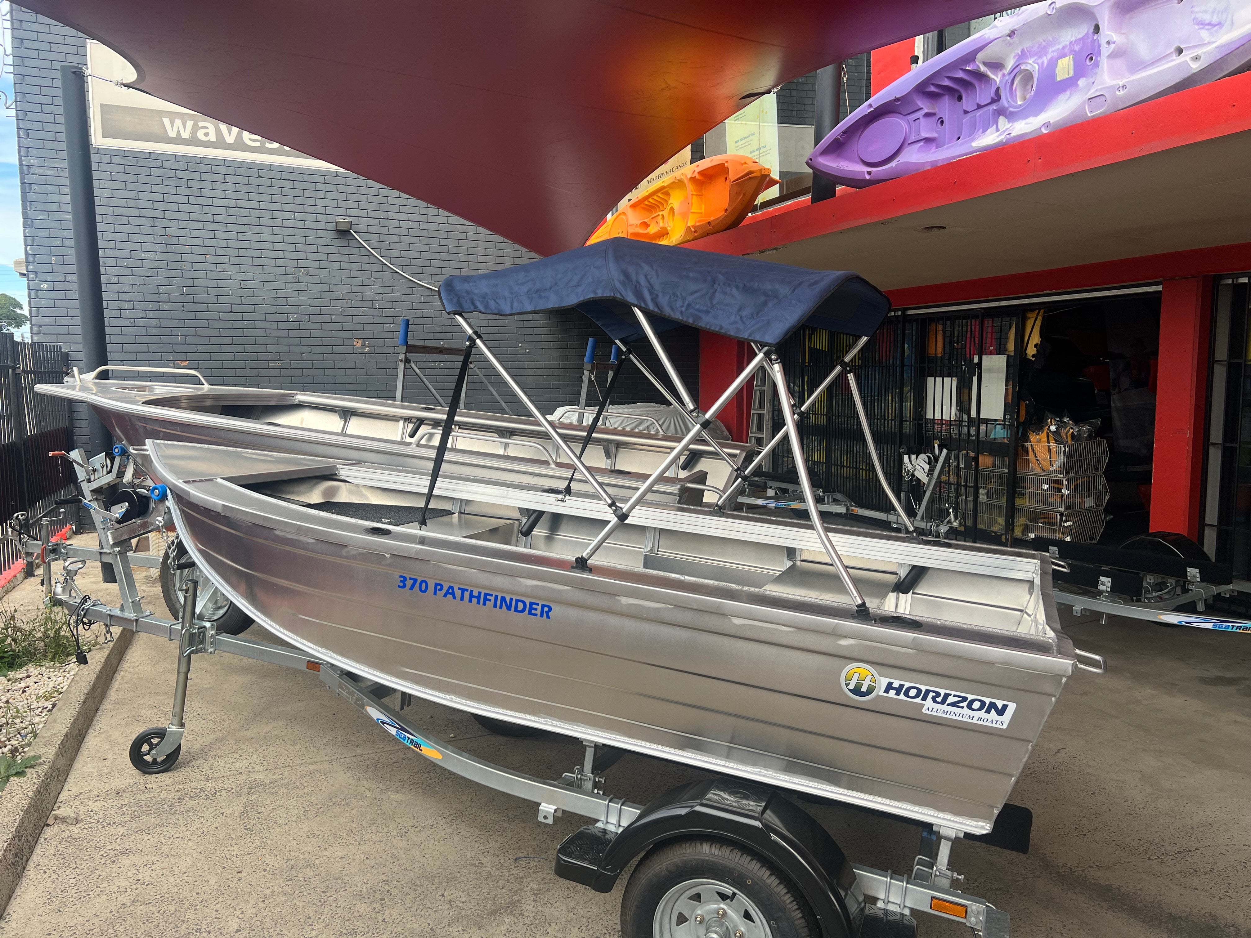 Horizon 370 Pathfinder (In Stock with FREE Bimini)