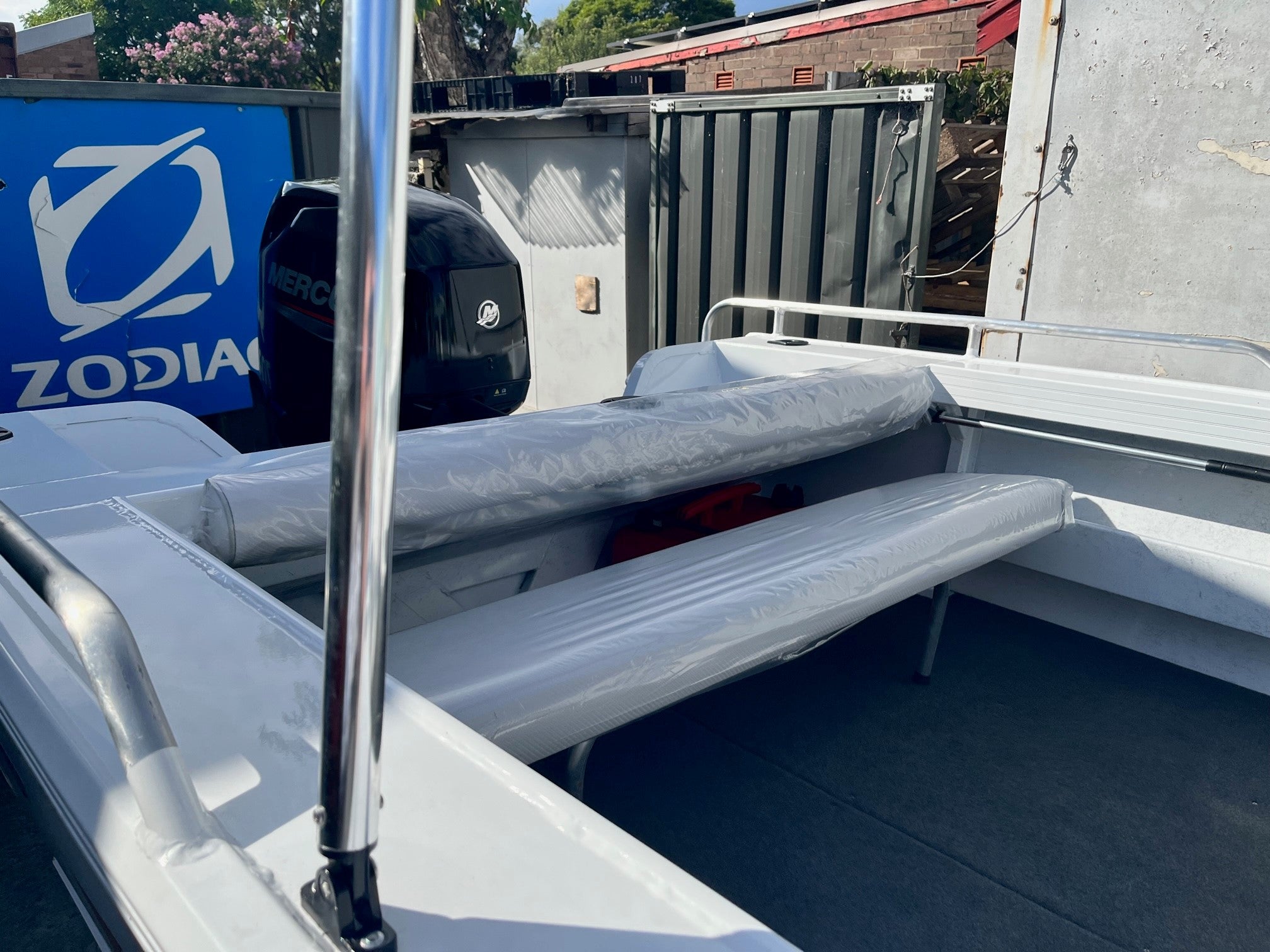 Savage 435 Bay Cruiser package with Mercury 50hp and trailer (IN STOCK)