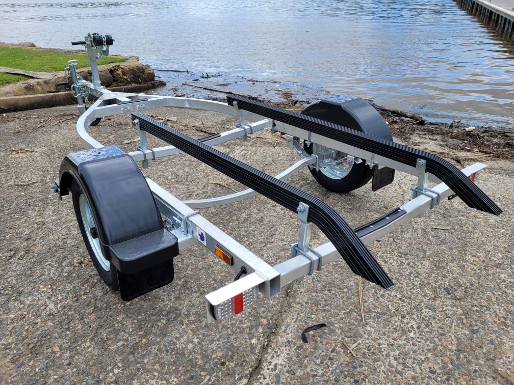 Brand new Aluminium Sea Trail boat trailer suitable for boats up to approx. 4.35m
