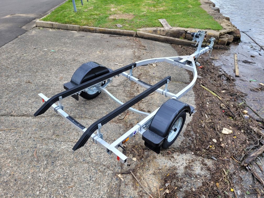 Brand new Aluminium Sea Trail boat trailer suitable for boats up to approx. 4.35m