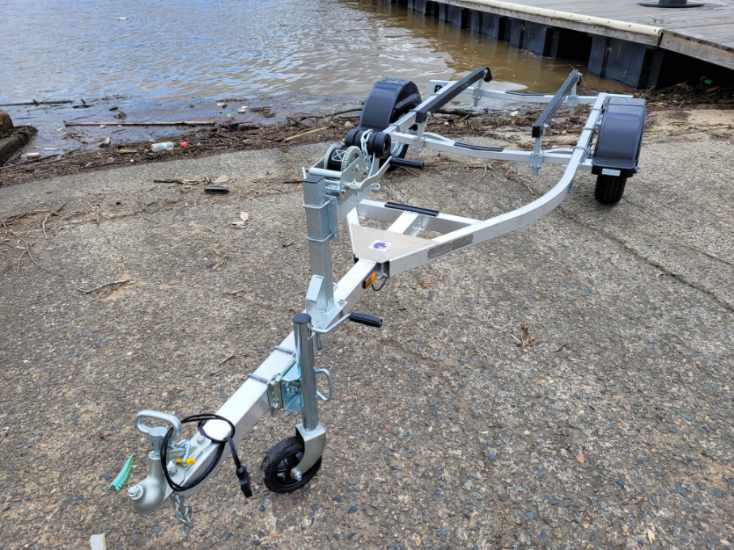 Brand new Aluminium Sea Trail boat trailer suitable for boats up to approx. 4.35m
