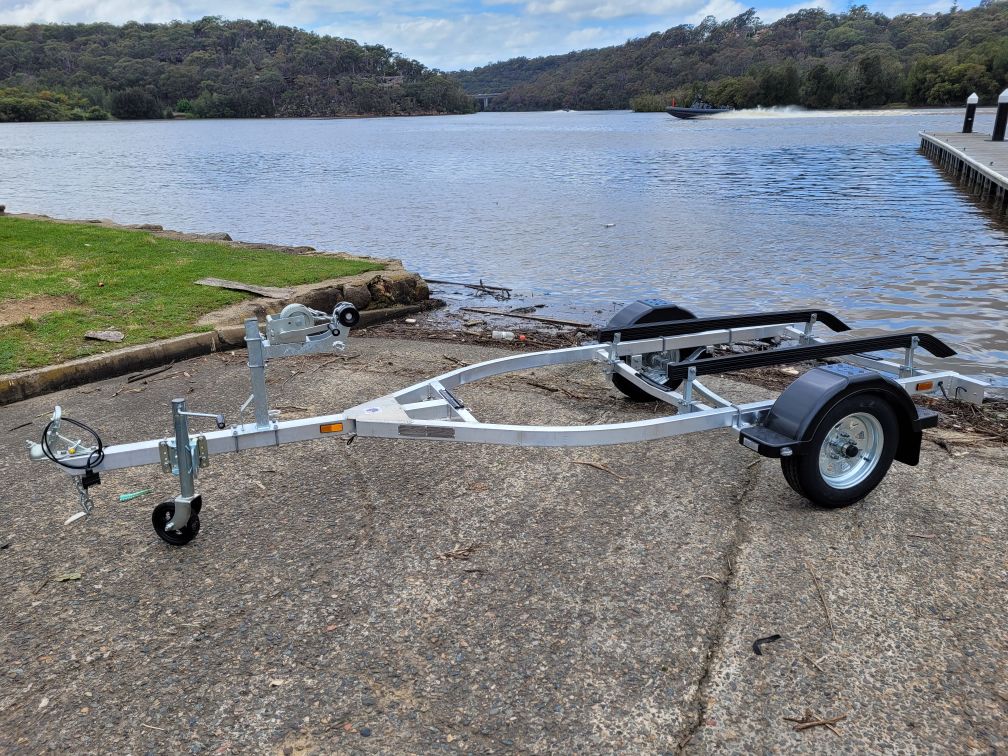 Brand new Aluminium Sea Trail boat trailer suitable for boats up to approx. 4.35m