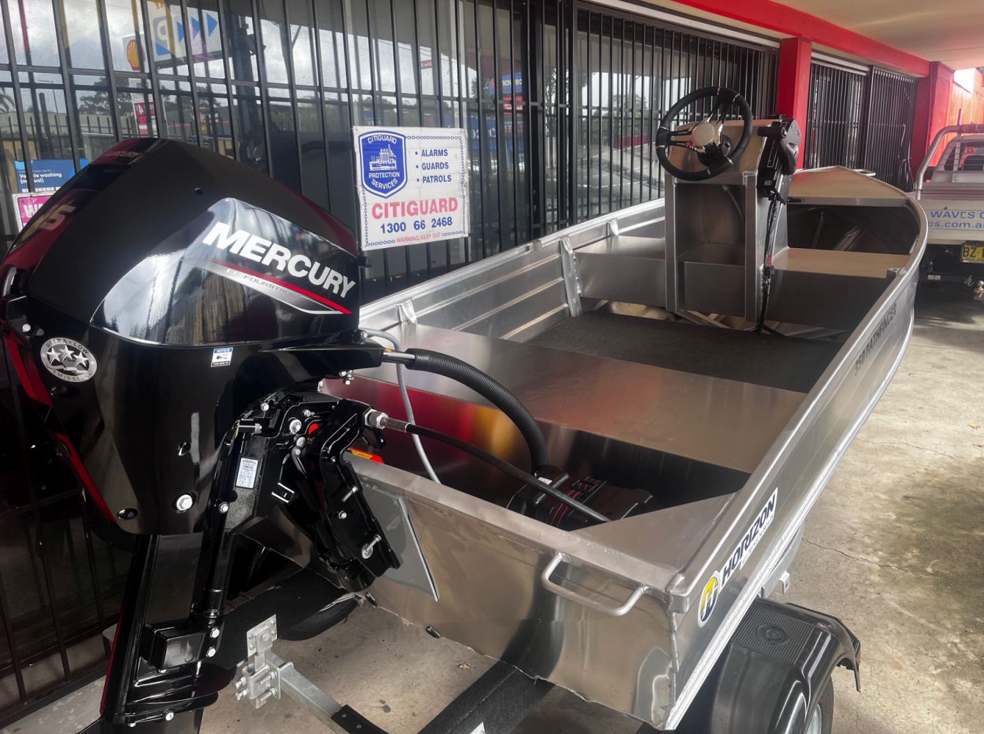 Horizon 350 Pathfinder Centre Console Package with Mercury 15hp 4 stroke